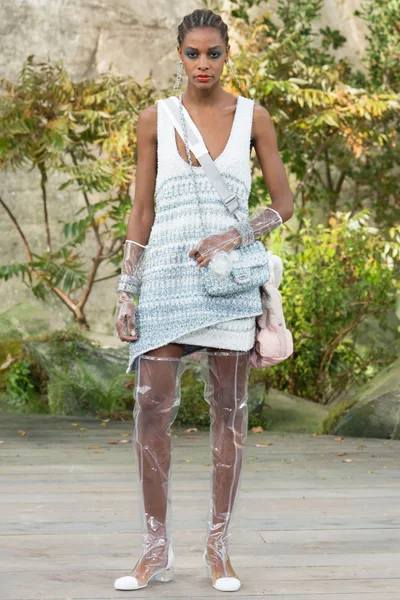Look 64